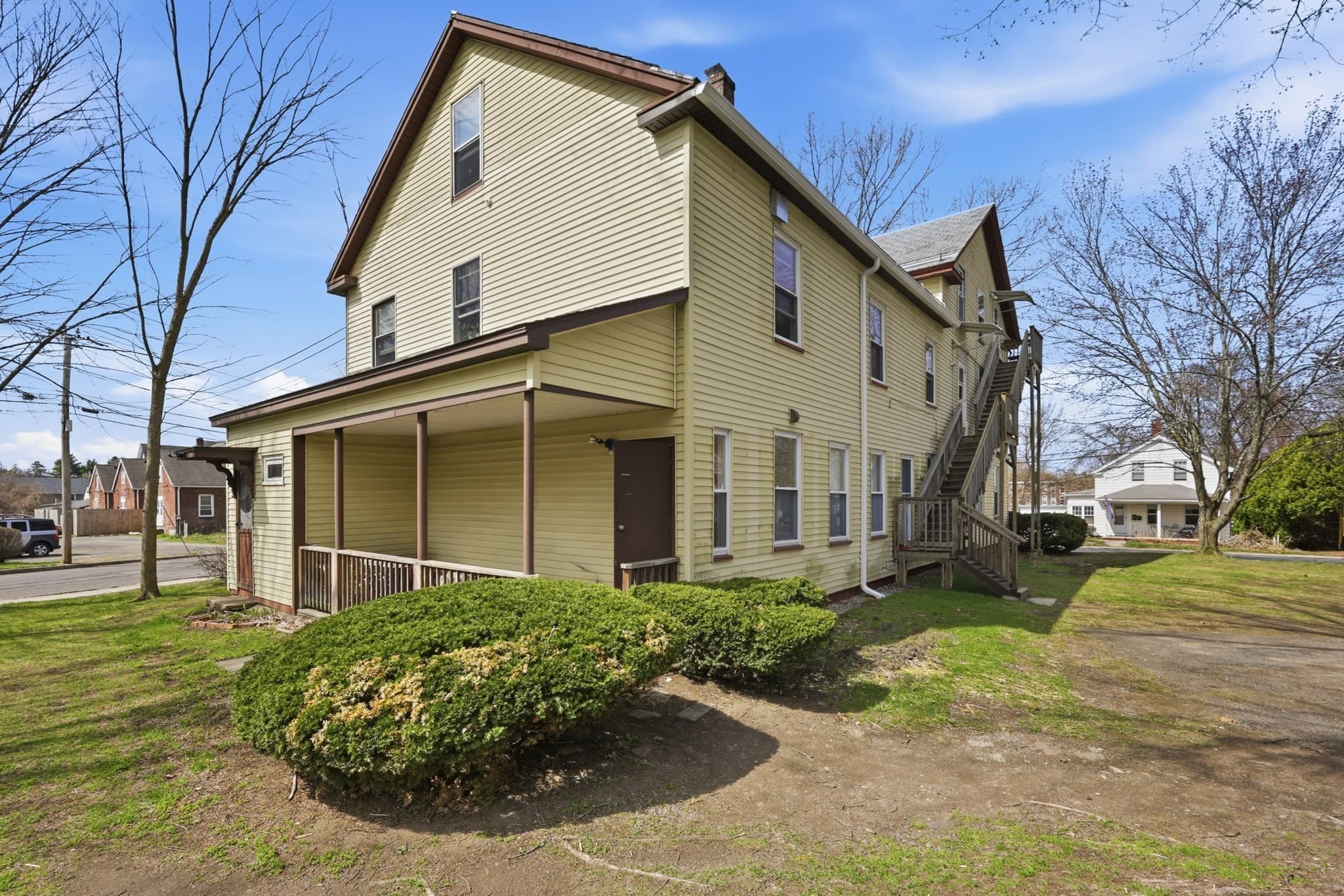 5-9 Family at 17 Adams St, Easthampton MA 01027, photo 9 of 24