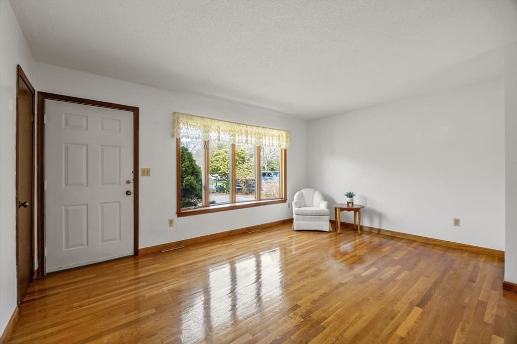 74 Grace Ct, Falmouth MA 02536 photo 3