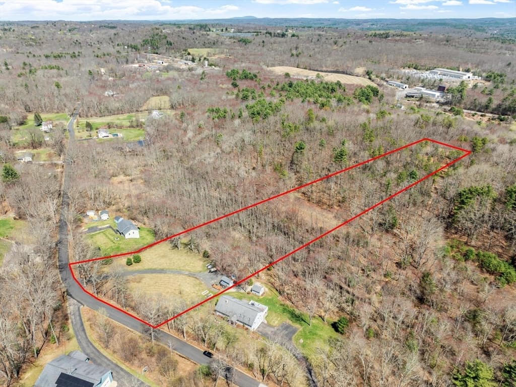 32 Town Farm Rd, North Brookfield MA 01535