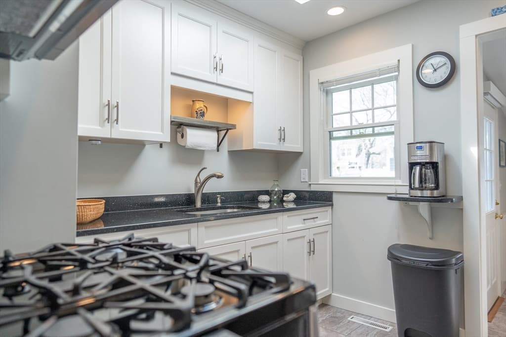 10 Essex Pl, Harwich MA 02646 photo 14