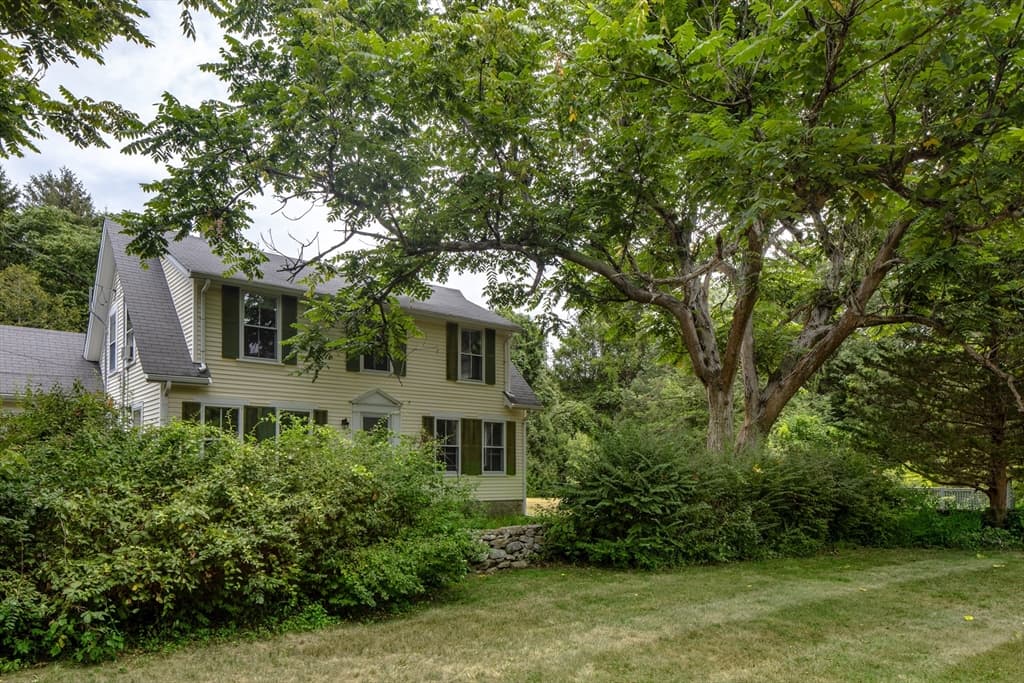 37 Neds Point Rd, Mattapoisett MA 02739 photo 3