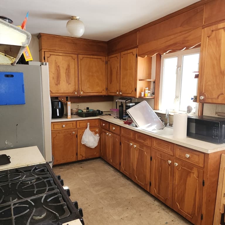 Single Family Residence at 514 Dewey St, West Springfield MA 01089, West Springfield, photo 13 of 42