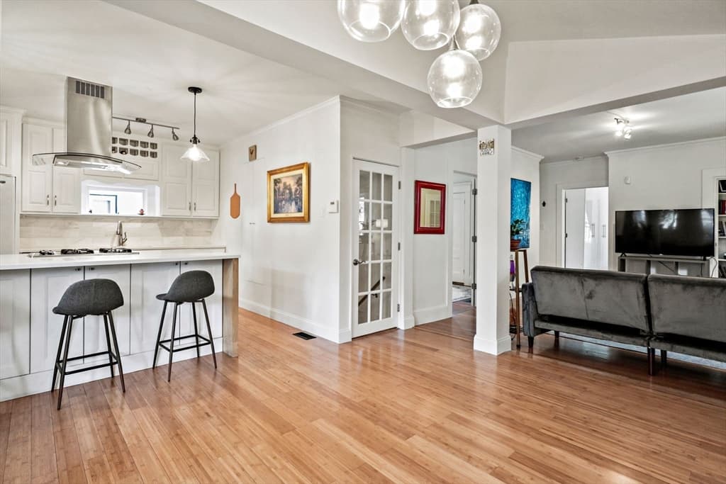 34 Everett Ave # 1, Somerville MA 02145 photo 2