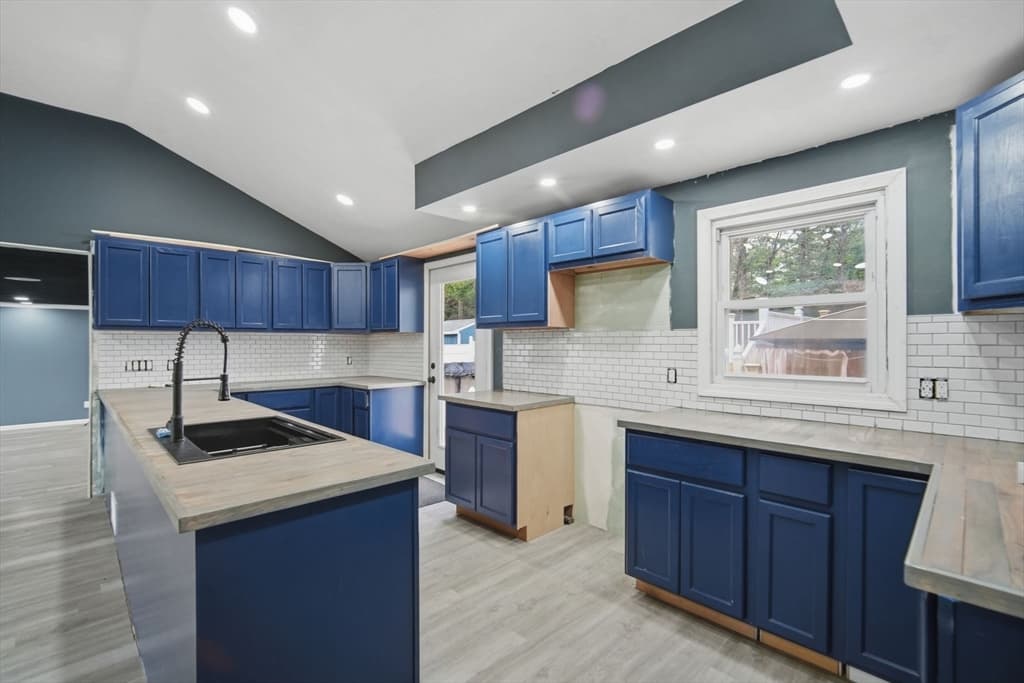 Single Family Residence at 71 Sun Valley Rd, Holyoke MA 01040, Holyoke, photo 4 of 23