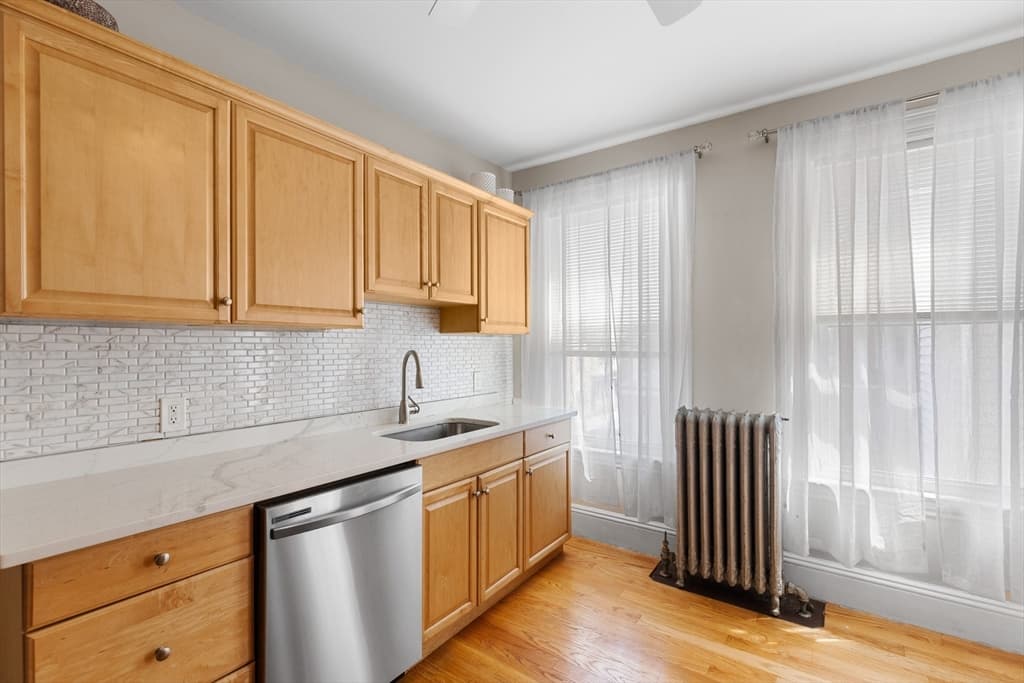 Condominium at 146 North St # 4, Salem MA 01970, photo 6 of 23