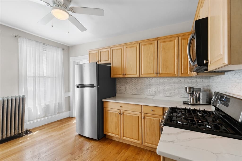 Condominium at 146 North St # 4, Salem MA 01970, photo 7 of 23