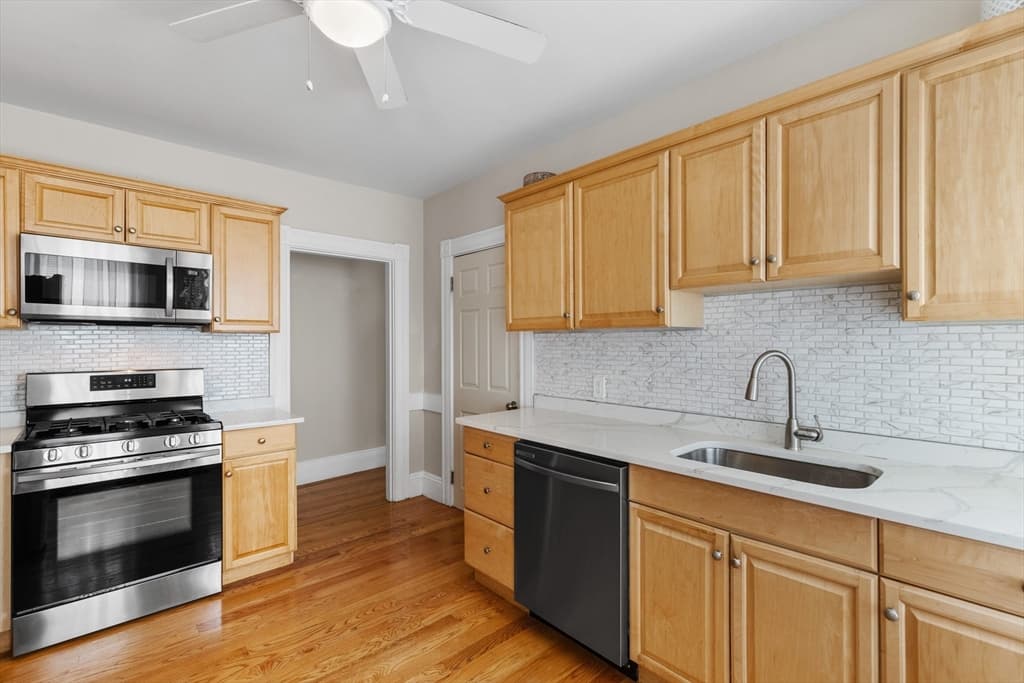 Condominium at 146 North St # 4, Salem MA 01970, photo 8 of 23
