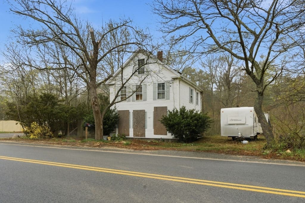 Single Family Residence at 147 Plymouth St, Carver MA 02330, Carver, photo 2 of 15