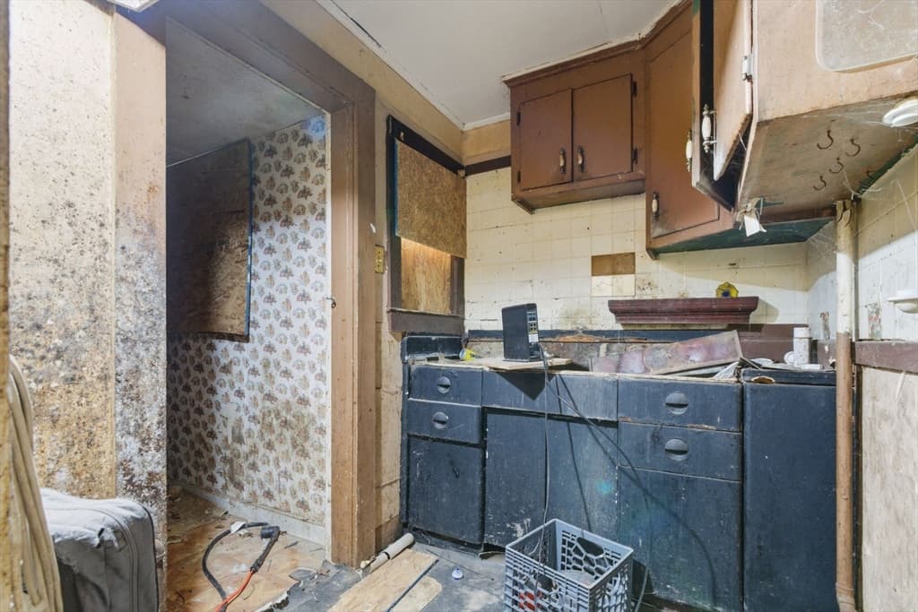Single Family Residence at 147 Plymouth St, Carver MA 02330, Carver, photo 6 of 15