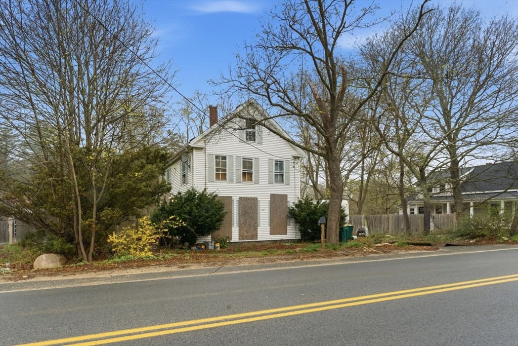 Single Family Residence at 147 Plymouth St, Carver MA 02330, Carver, photo 3 of 15