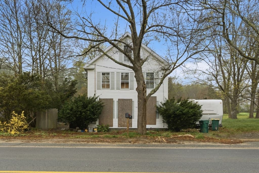 147 Plymouth St, Carver MA 02330