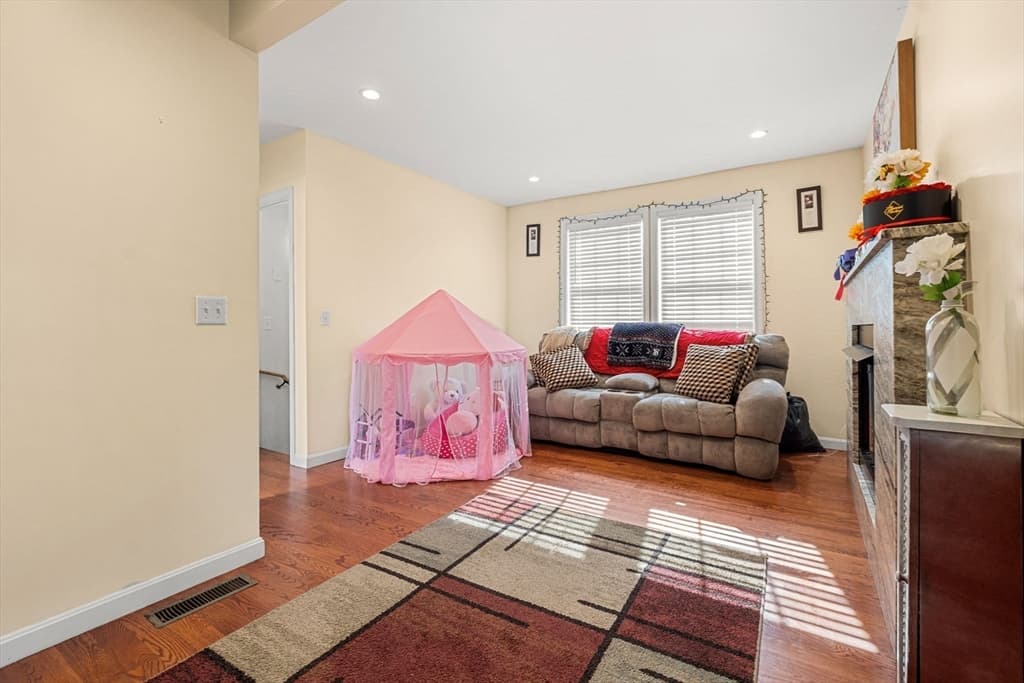 883 Grinnell St, Fall River MA 02721 photo 22