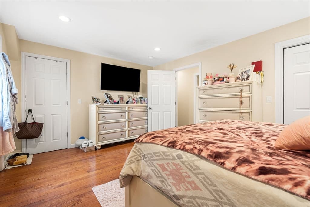 883 Grinnell St, Fall River MA 02721 photo 8