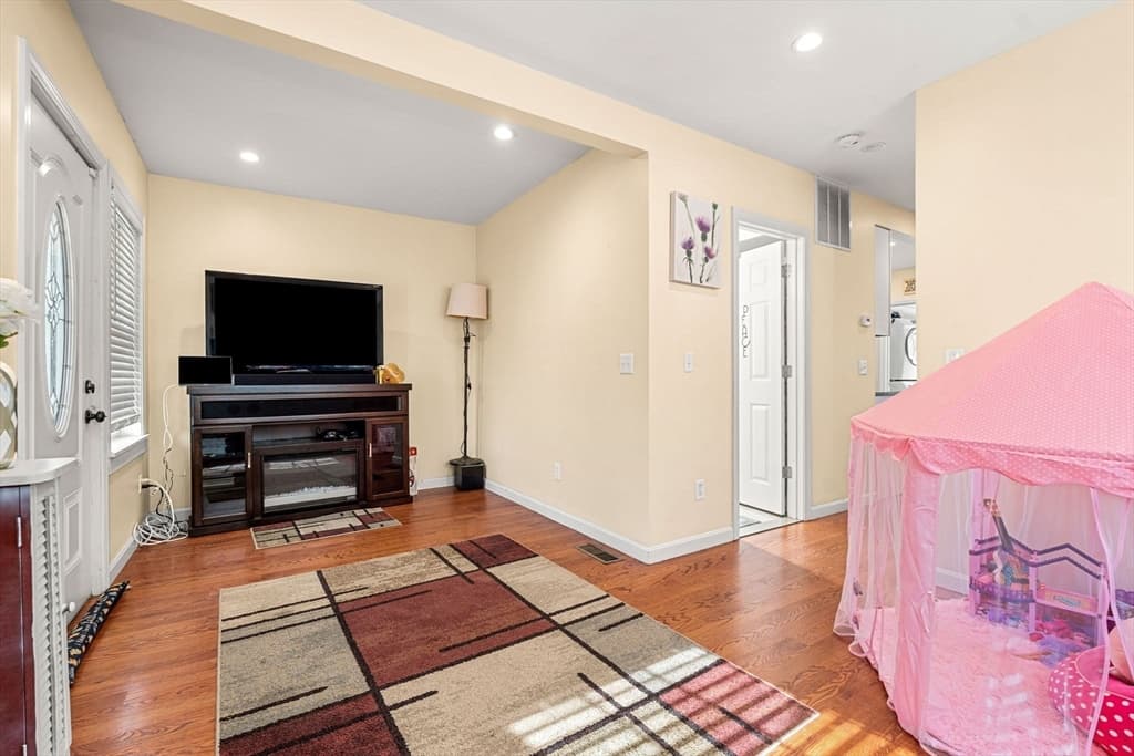 883 Grinnell St, Fall River MA 02721 photo 21
