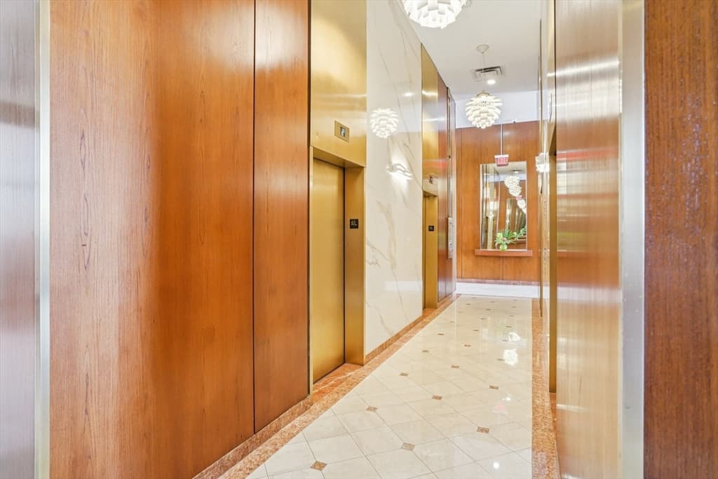 Condominium at 65 East India Row, Boston MA 02110, photo 4 of 23