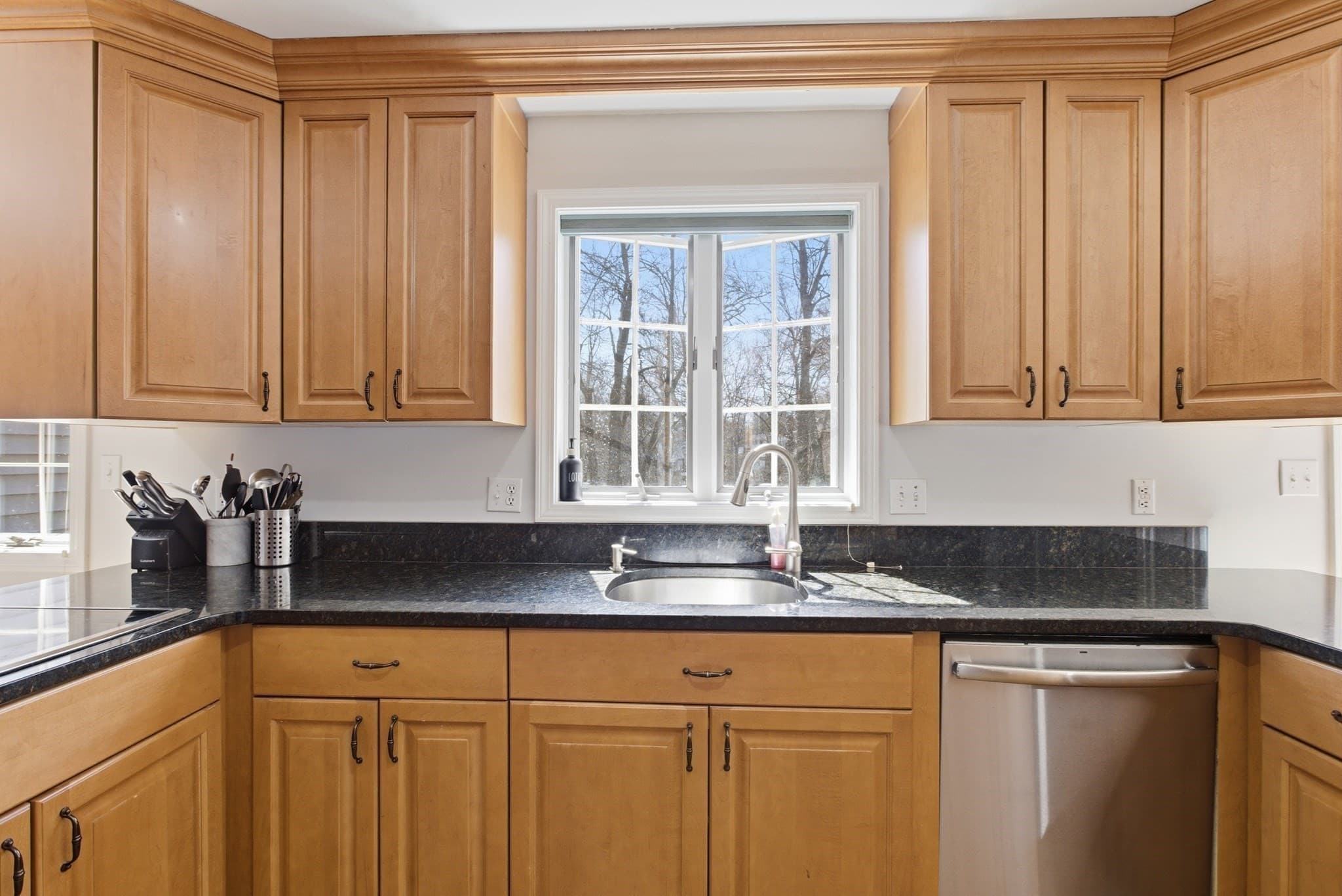 Single Family Residence at 28 Lancelot Ct, Norwood MA 02062, Norwood, photo 16 of 40
