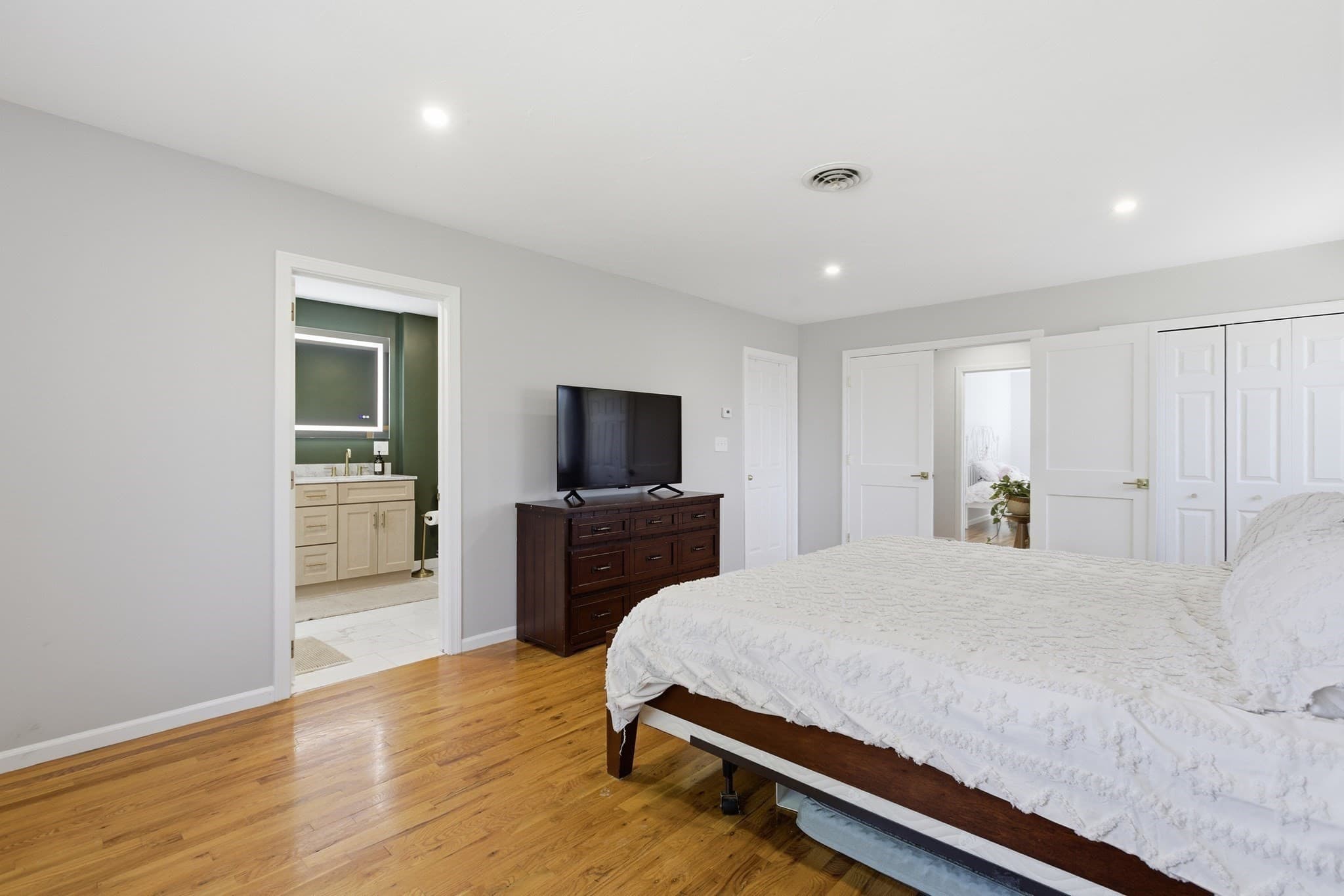 Single Family Residence at 28 Lancelot Ct, Norwood MA 02062, Norwood, photo 22 of 40