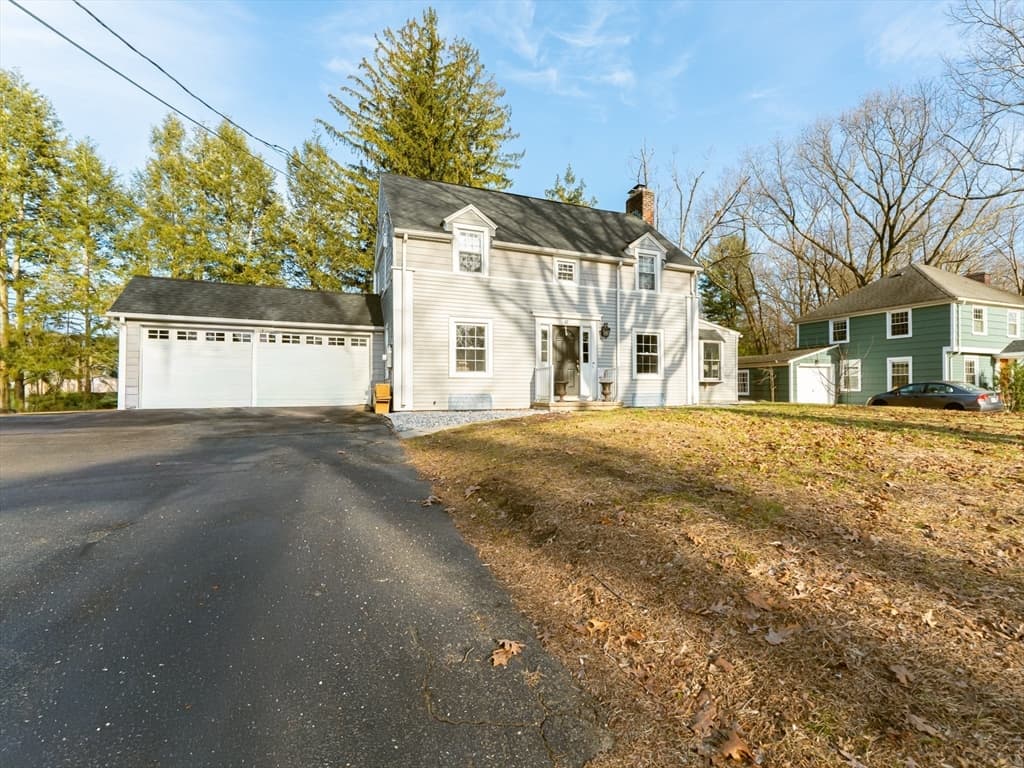 Single Family Residence at 87 Bridle Path Rd, Springfield MA 01118, Springfield, photo 2 of 35
