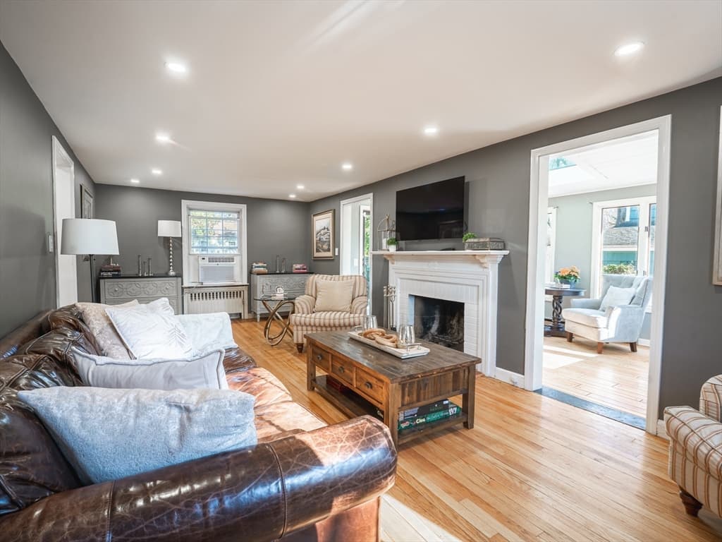 Single Family Residence at 87 Bridle Path Rd, Springfield MA 01118, Springfield, photo 5 of 35