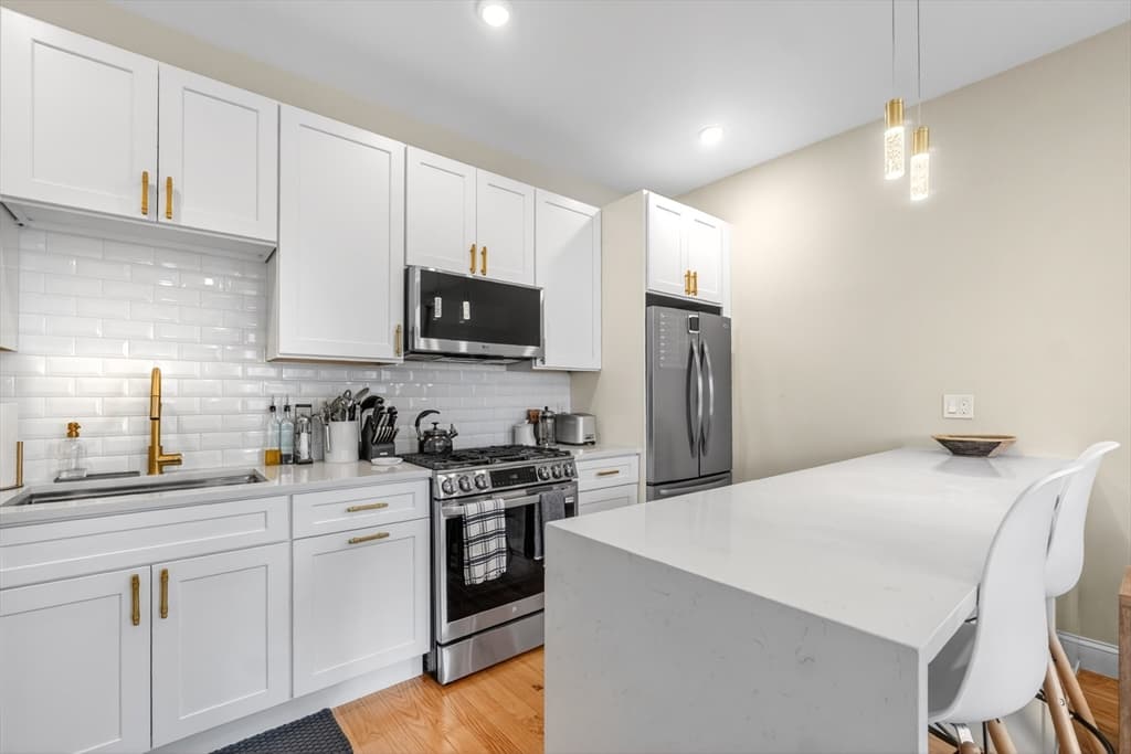Condominium at 35 Somerset Ave. # 3, Winthrop MA 02152, Winthrop, photo 7 of 29