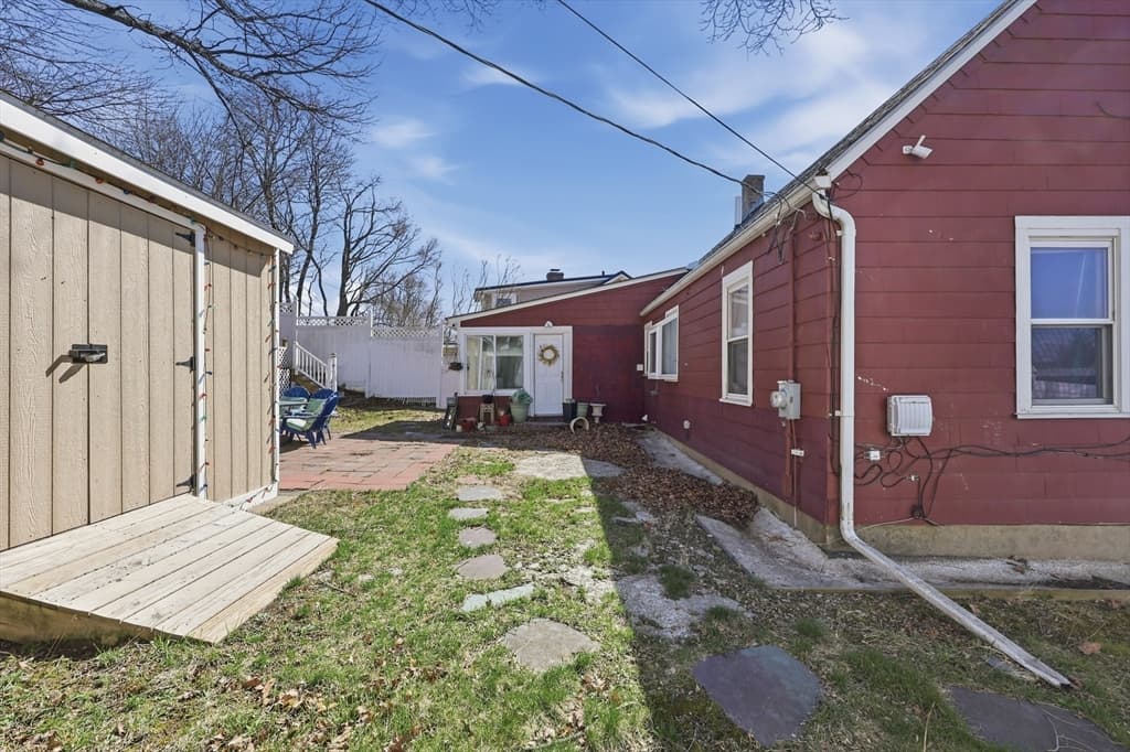 32 Indian Lake Parkway, Worcester MA 01605 photo 3