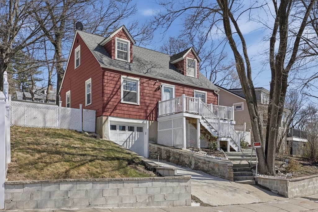 32 Indian Lake Parkway, Worcester MA 01605