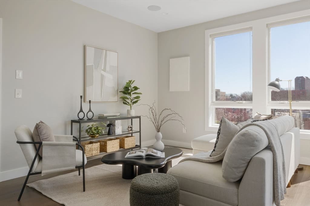 Condominium at 17 Chestnut Ave # 3, Boston MA 02130, photo 3 of 17