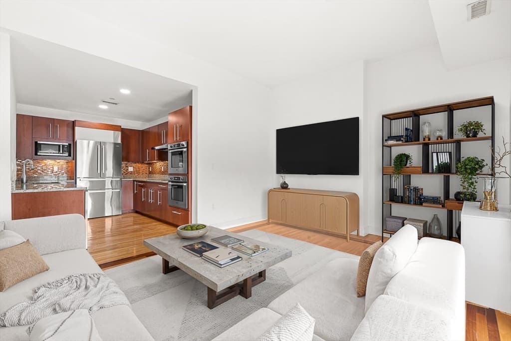 310 Hammond Pond Pkwy # 301, Brookline MA 02467