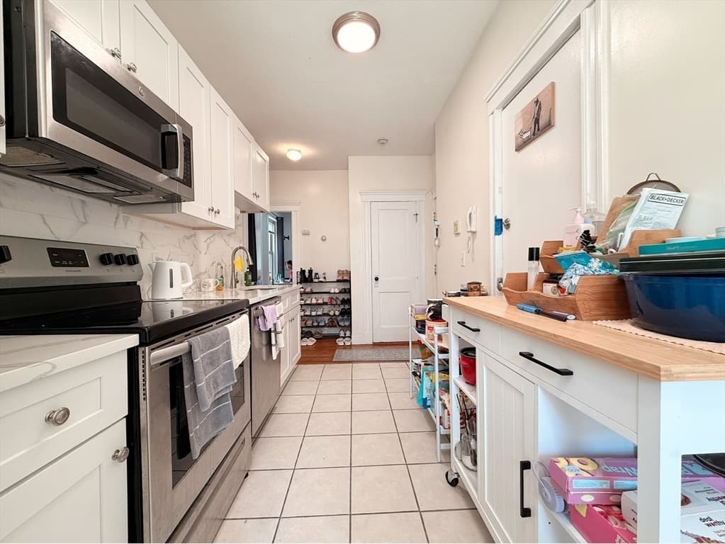 Condominium at 8 Ransom Rd # 8, Boston MA 02135, photo 2 of 15