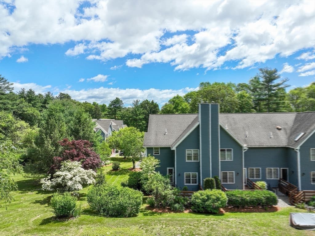 Condominium at 31 Forest Lane # 31, Hopkinton MA 01748, photo 4 of 31