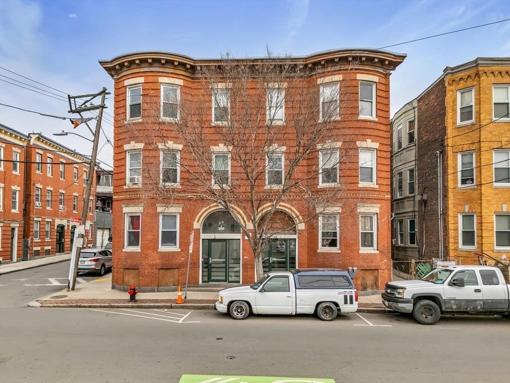 139 Hawthorne St, Chelsea MA 02150