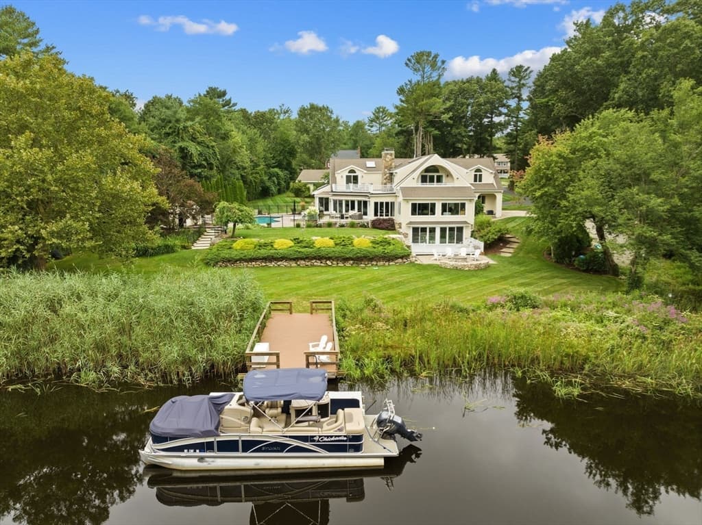 112 River Rd, Hanover MA 02339
