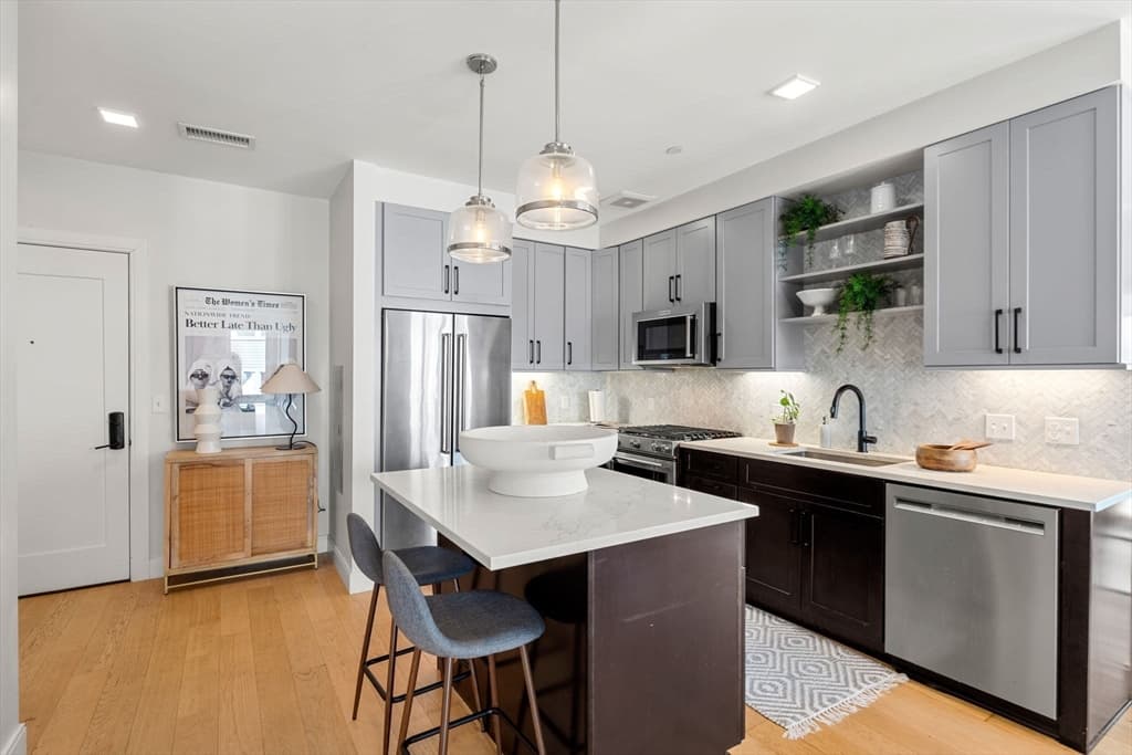 287 Maverick Street # 201, Boston MA 02128