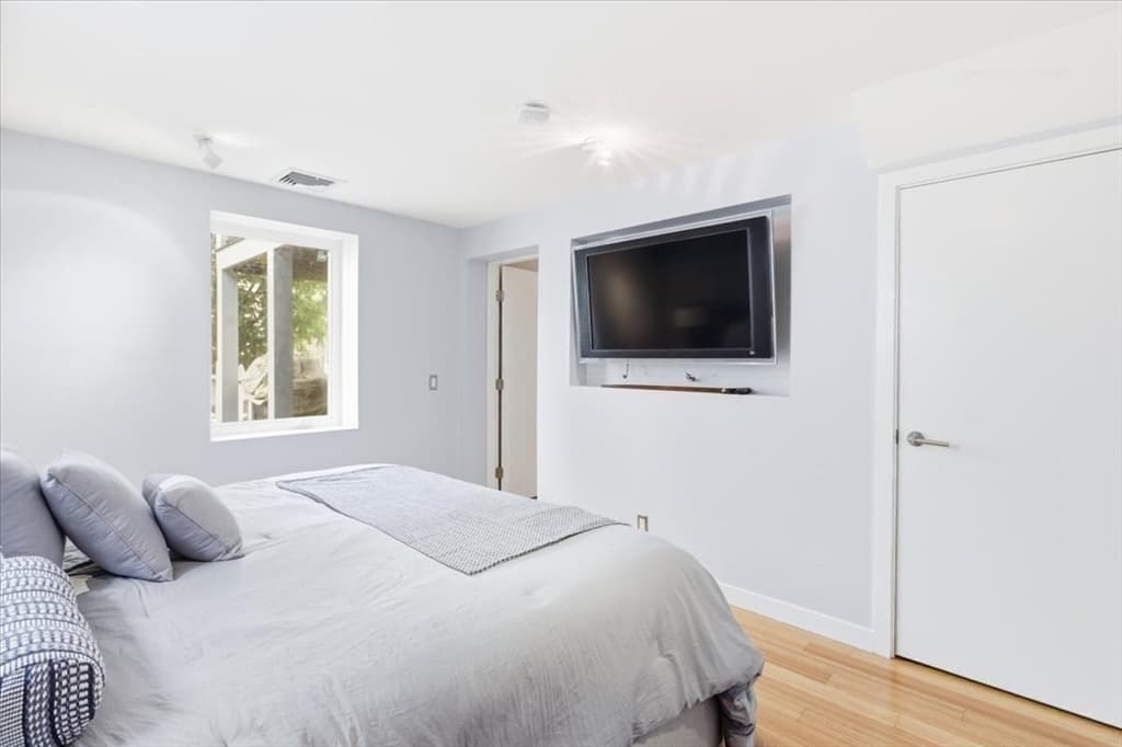 Condominium at 96 Seaverns Ave # 1, Boston MA 02130, photo 24 of 42