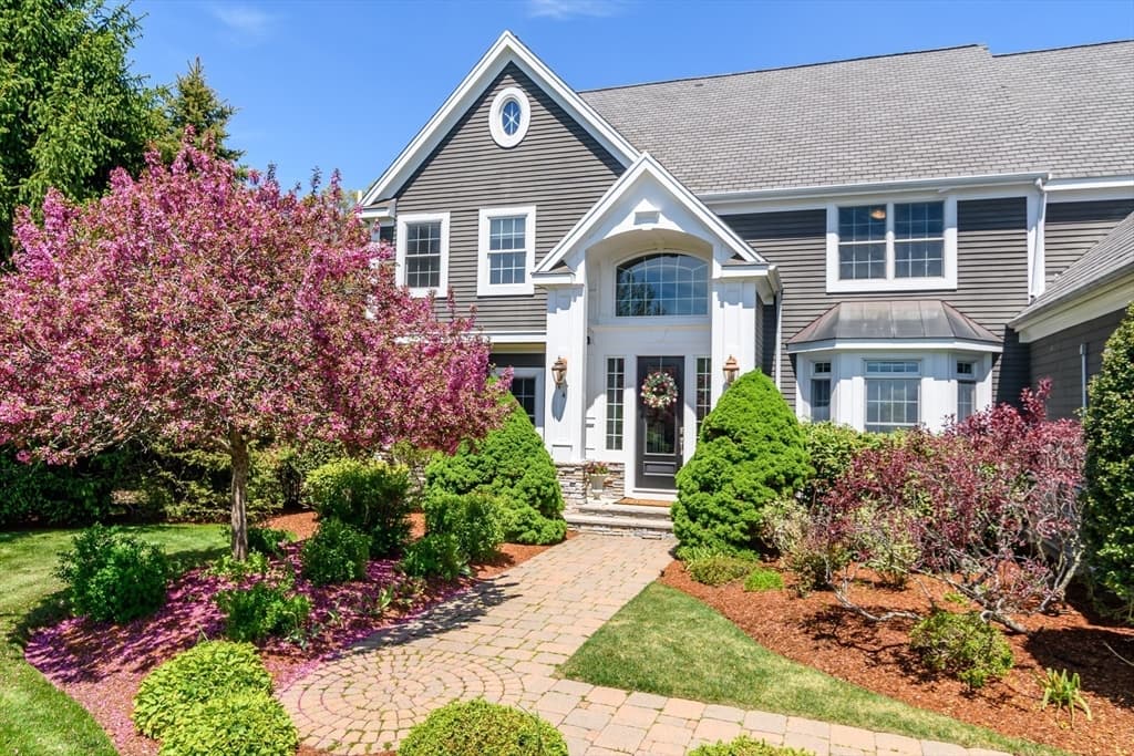 Single Family Residence at 4 Nipmuc Lane, Southborough MA 01772, Southborough, photo 2 of 42
