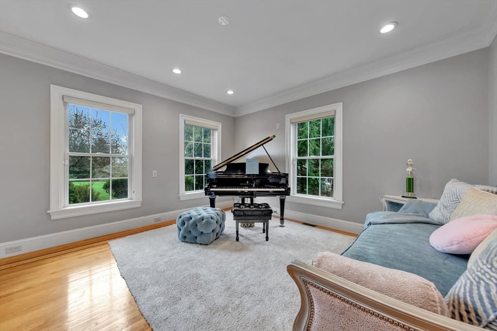 Single Family Residence at 4 Nipmuc Lane, Southborough MA 01772, Southborough, photo 7 of 42