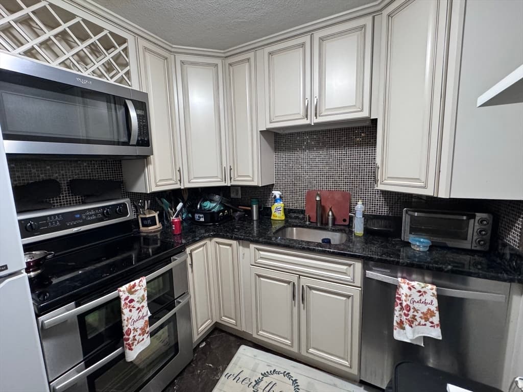 Condominium at 243 Boston Post Rd E # 11, Marlborough MA 01752, Marlborough, photo 6 of 10