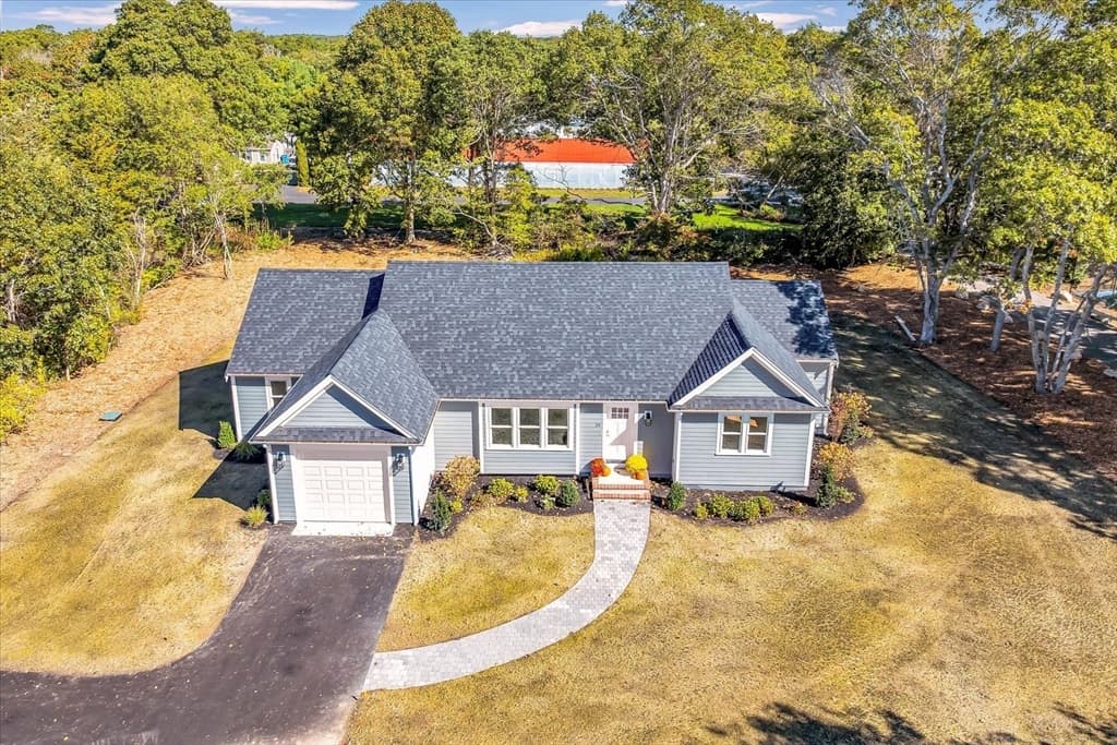 25 Percival Rd, Falmouth MA 02536