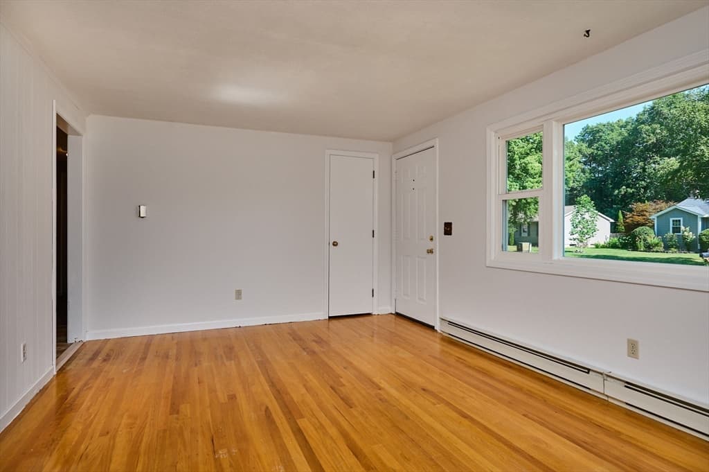 50 Phelps St, Easthampton MA 01027 photo 4