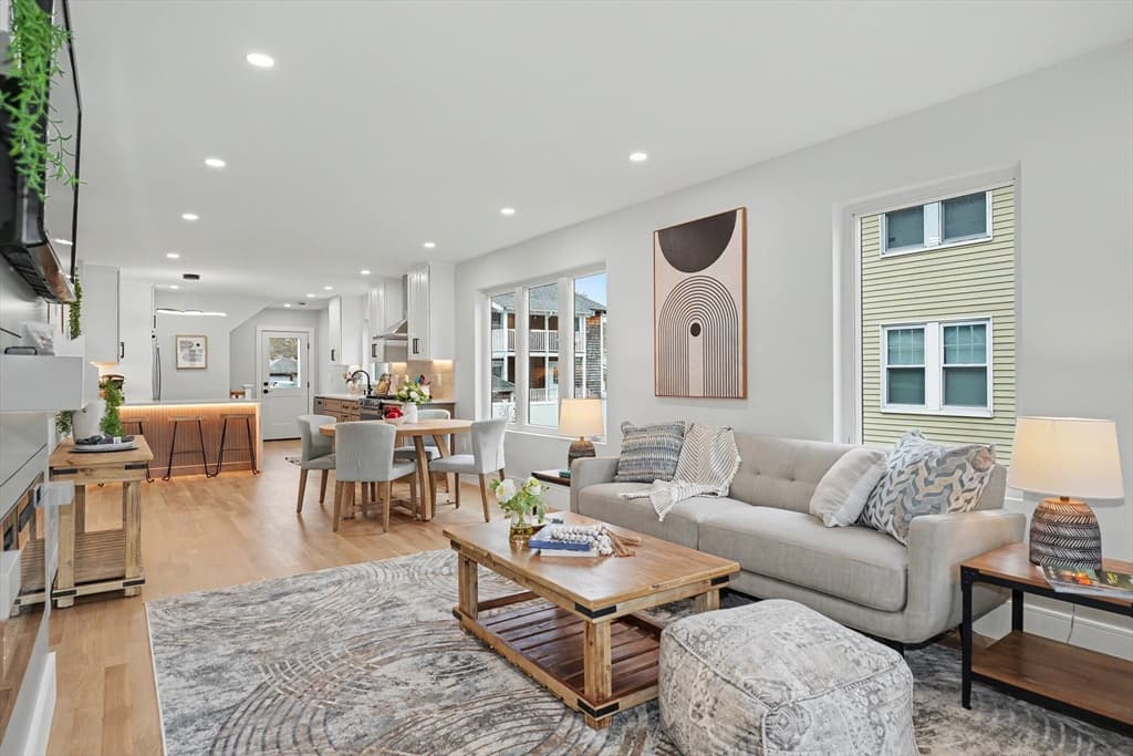 Condominium at 17 Drew Road # 17, Belmont MA 02478, photo 4 of 34