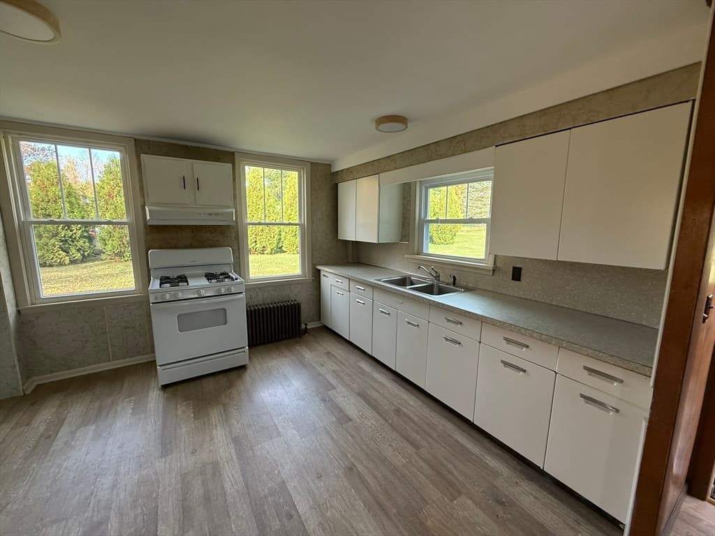 Single Family Residence at 191 Fort Hill Ave, Pittsfield MA 01201, photo 3 of 14