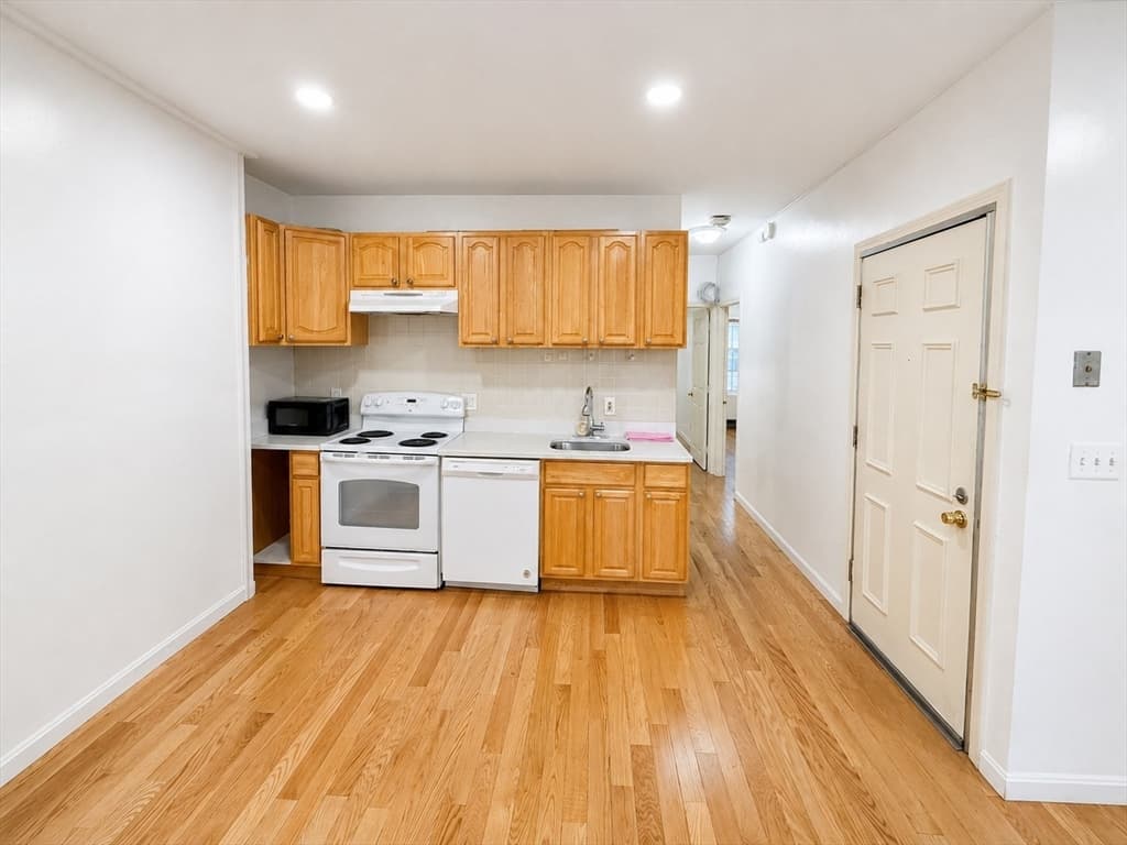 Condominium at 74 Tyler St # C, Boston MA 02111, photo 6 of 32
