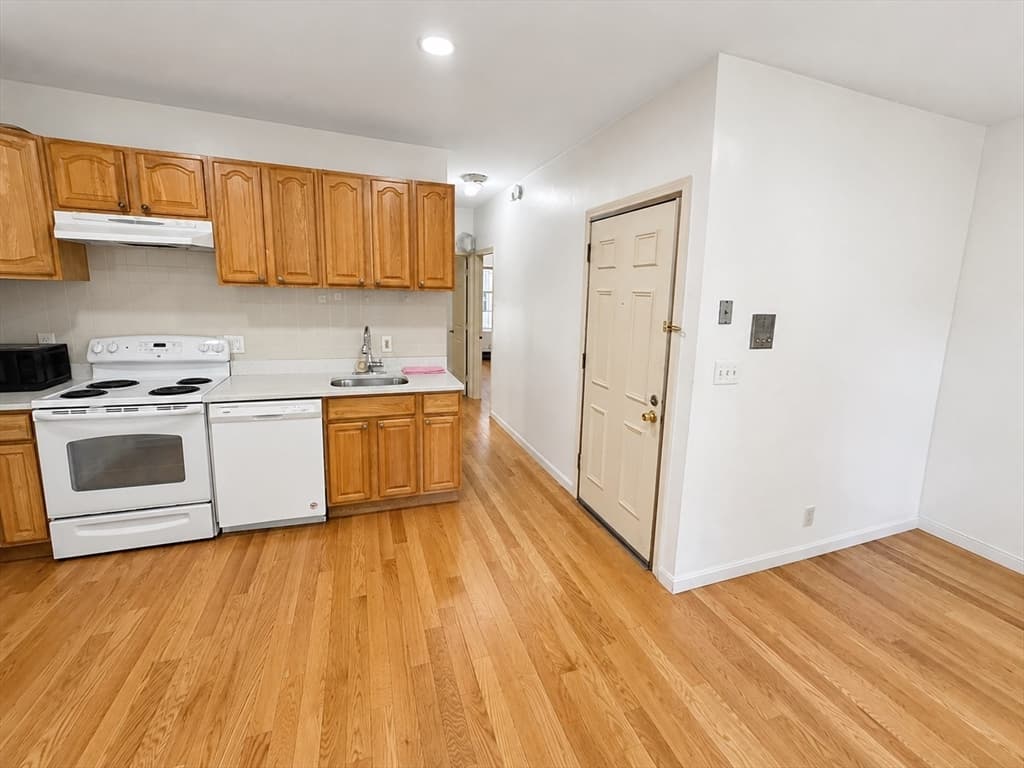Condominium at 74 Tyler St # C, Boston MA 02111, photo 8 of 32