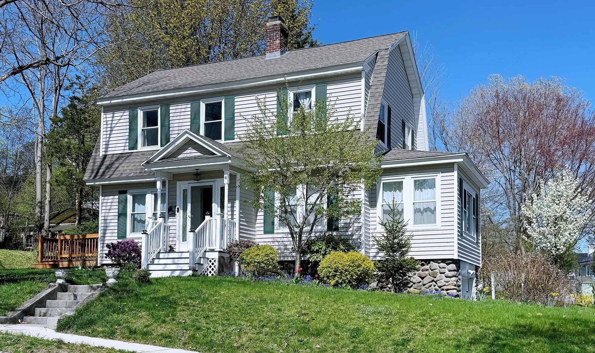 4 Longfellow Rd, Worcester MA 01602