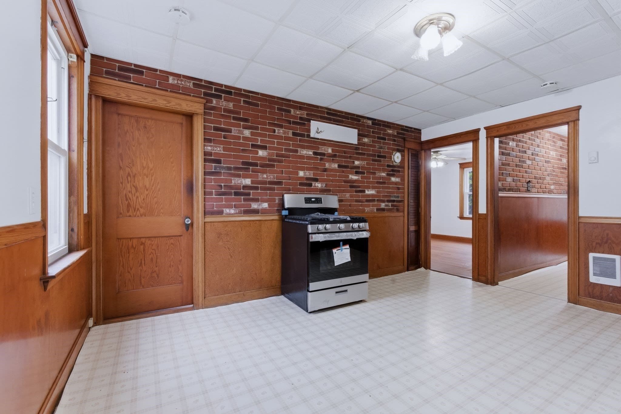 Multi Family at 7 Third Avenue, Dudley MA 01571, Dudley, photo 16 of 42