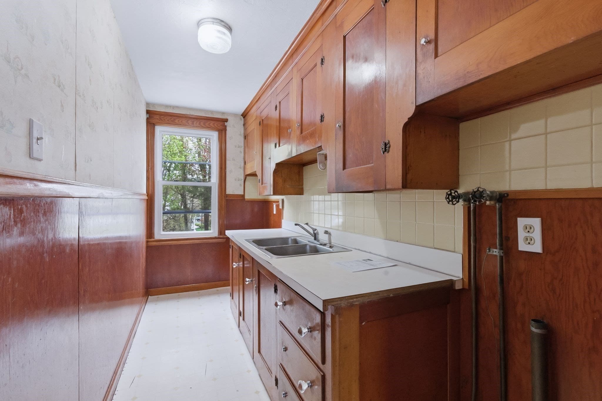 Multi Family at 7 Third Avenue, Dudley MA 01571, Dudley, photo 4 of 42
