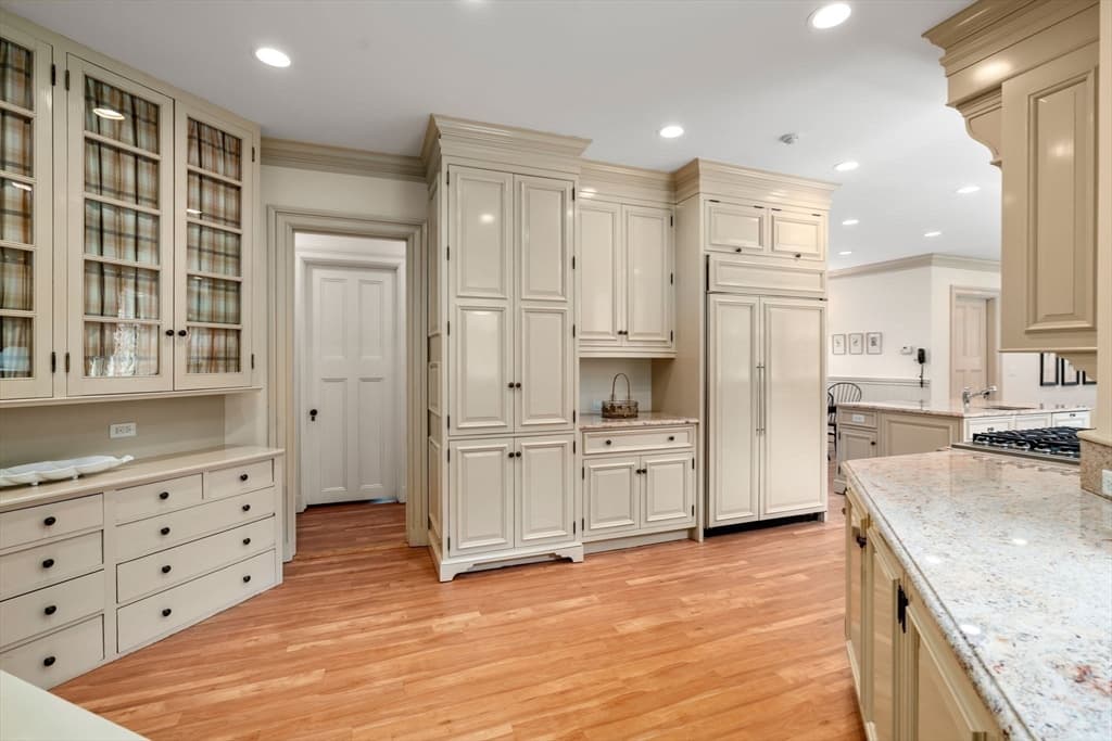 650 Canton Ave, Milton MA 02186 photo 17