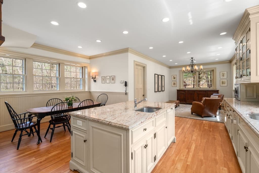 650 Canton Ave, Milton MA 02186 photo 16