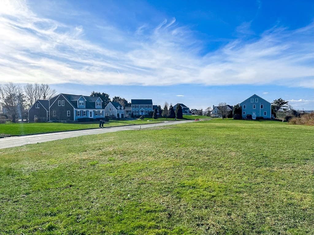 8 Sunset Beach Rd, Fairhaven MA 02719
