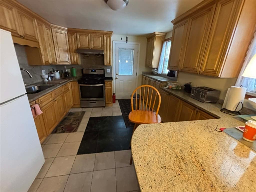 Single Family Residence at 11 Othello St, Brockton MA 02301, Brockton, photo 3 of 18